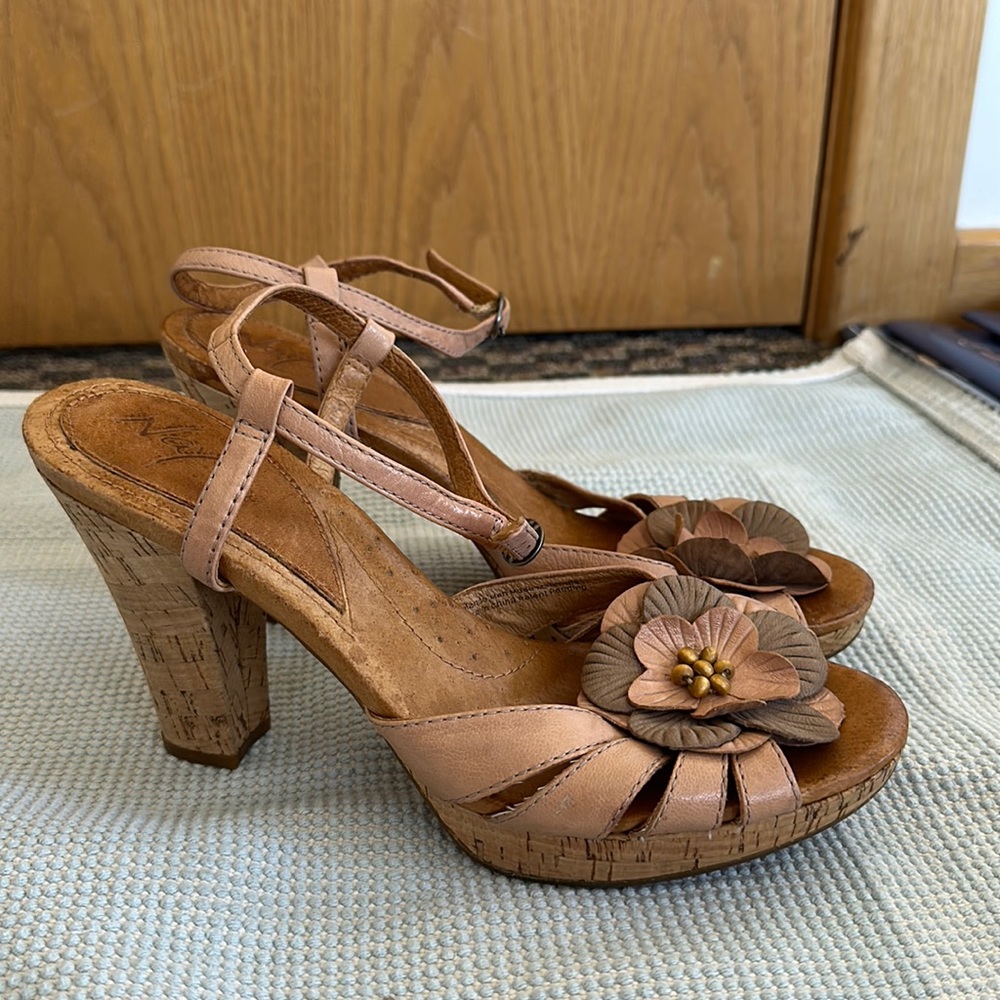 Naya Women’s Leather Sandals